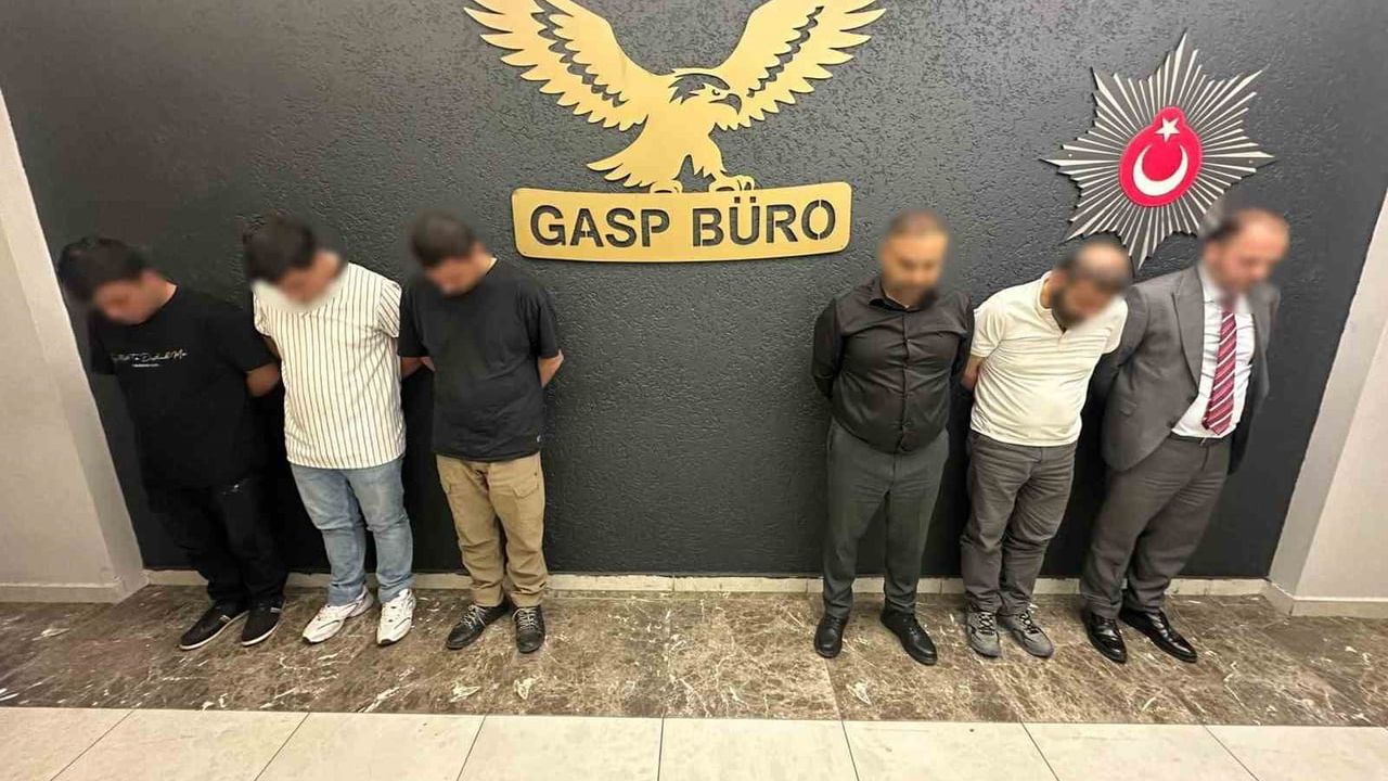 Afyonkarahisar'da 'Cumhur İttifakı Ocakları Genel Başkanı' olarak tanıtılan şüpheli ile 5 kişi adli kontrolle serbest bırakıldı