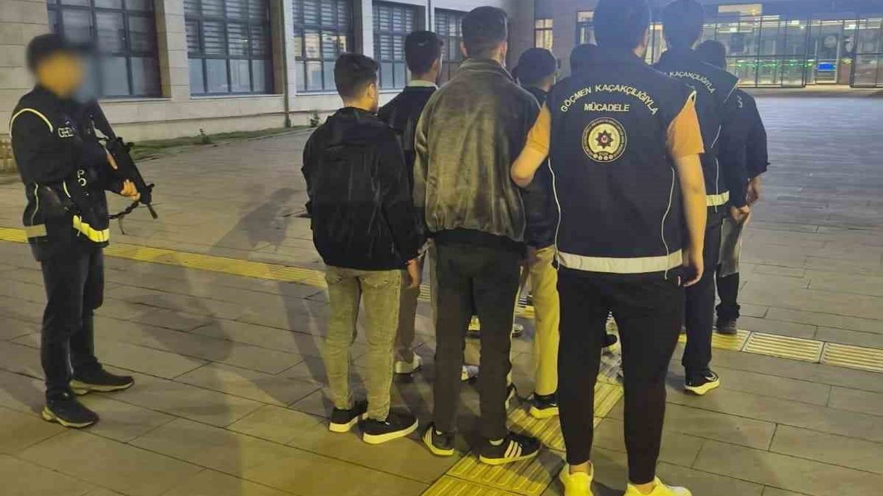 Afyonkarahisar'da göçmen kaçakçılığı operasyonu: 8 düzensiz göçmen yakalandı, organizatör gözaltında