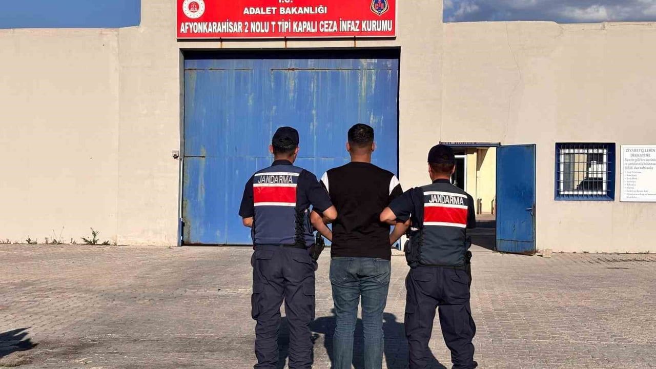 Afyonkarahisar'da jandarma aranan 35 kişiyi yakaladı