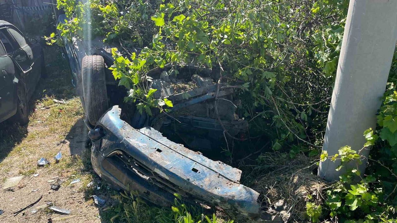 Afyonkarahisar'da Takla Atan Otomobil Bahçeye Devrildi: Sürücü Yaralandı
