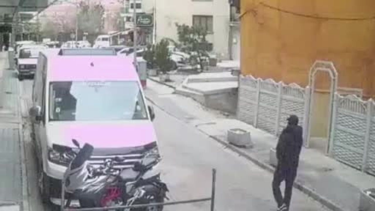 Afyonkarahisar'da Telefon Dolandırıcılarının İddiasına İnanarak 7,5 Milyon TL Değerindeki Altın ve Parayı Teslim Eden Kadın: Şüpheliler Yakalandı