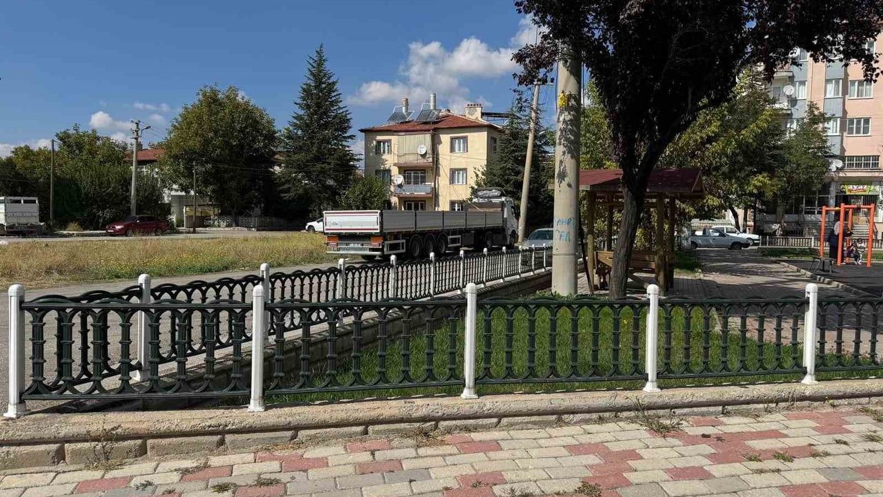 Afyonkarahisar Emniyet Müdürü Erol’dan tır ve kamyon parklarına yönelik sıkı denetim ve uyarı