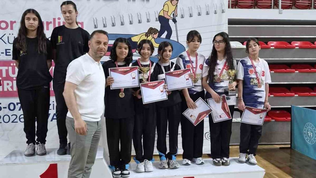 Afyonkarahisar'ın Yunus Emre Ortaokulu, Floor Curling Türkiye Şampiyonası'nda Türkiye Üçüncüsü