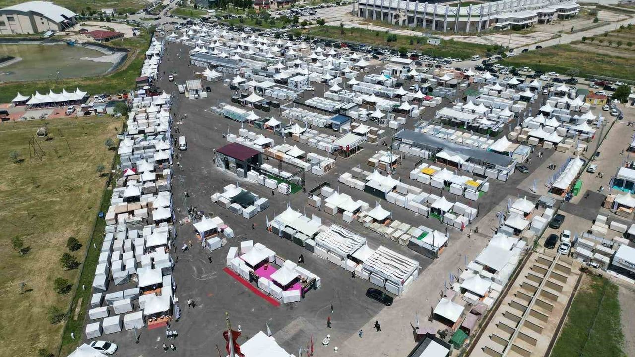 Afyonkarahisarlı emektarlar mermeri katma değeri yüksek ürünlere dönüştürüyor
