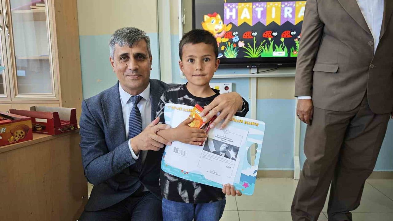 Ahlat’ta 12 bin 370 öğrenci karne aldı