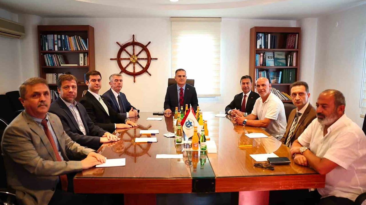 Ahmet Aras, Milas ve Bodrum’da İş Dünyası ile Denizcilik Temsilcileriyle Görüştü