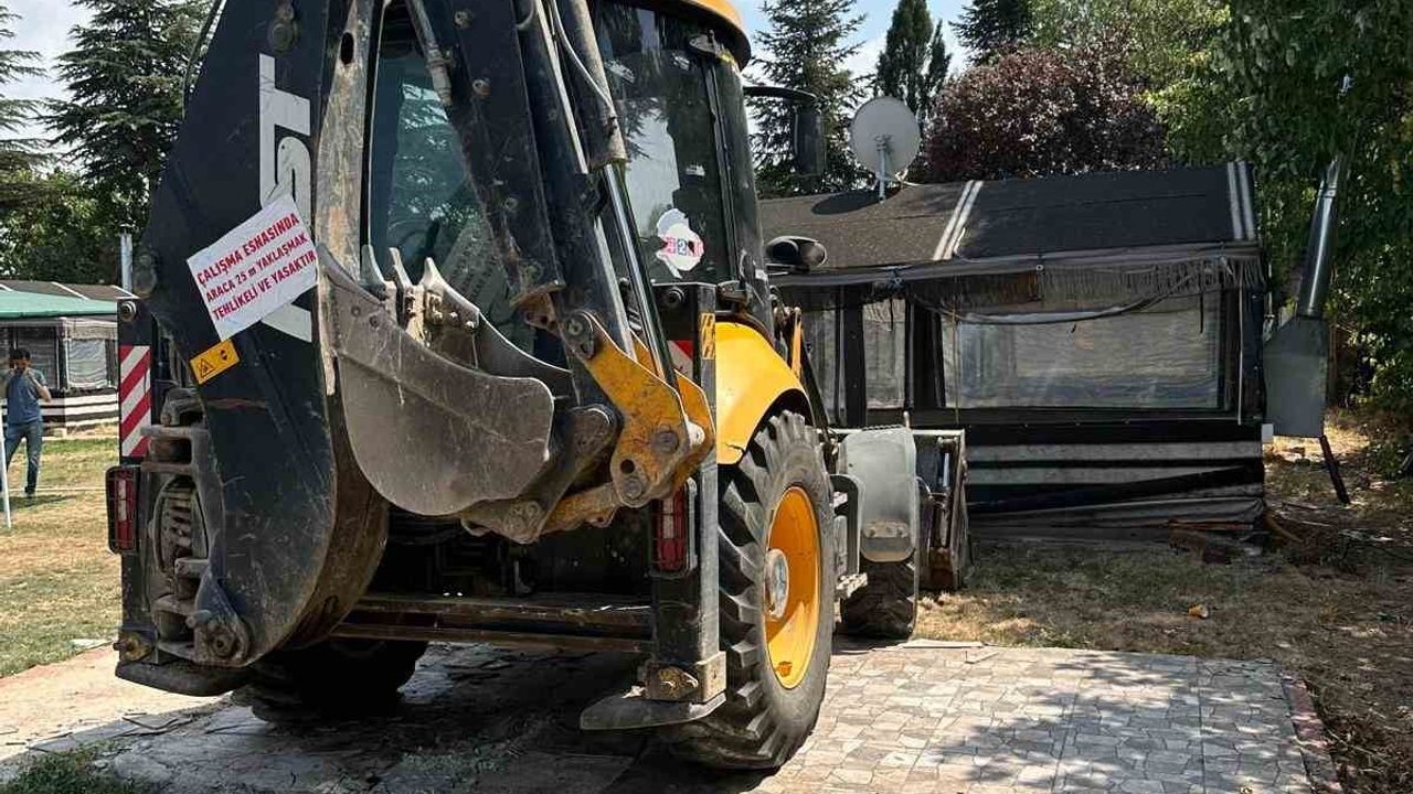 Ahmet Ataç duruşmaya sağlık raporu ile katılmadı; Tepebaşı yıkım iddiaları davasında ilk celse ertelendi