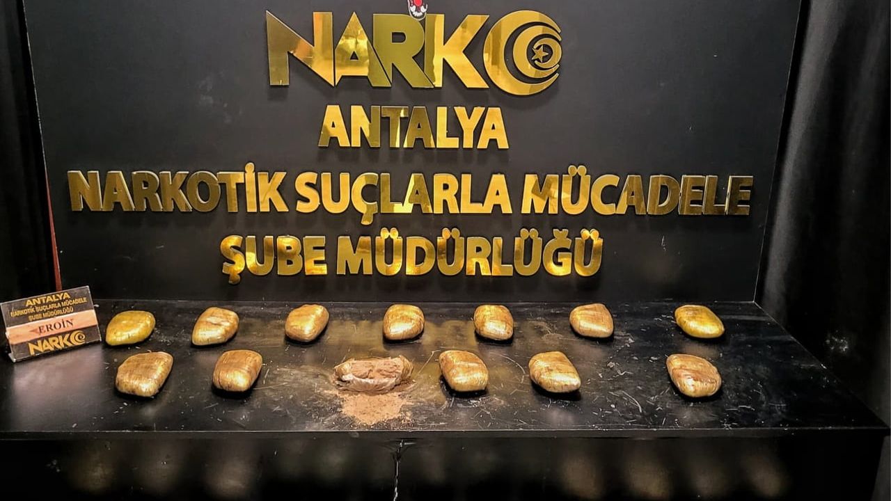 Aile görüntüsü vererek uyuşturucu getiren 3 kişi yakalandı