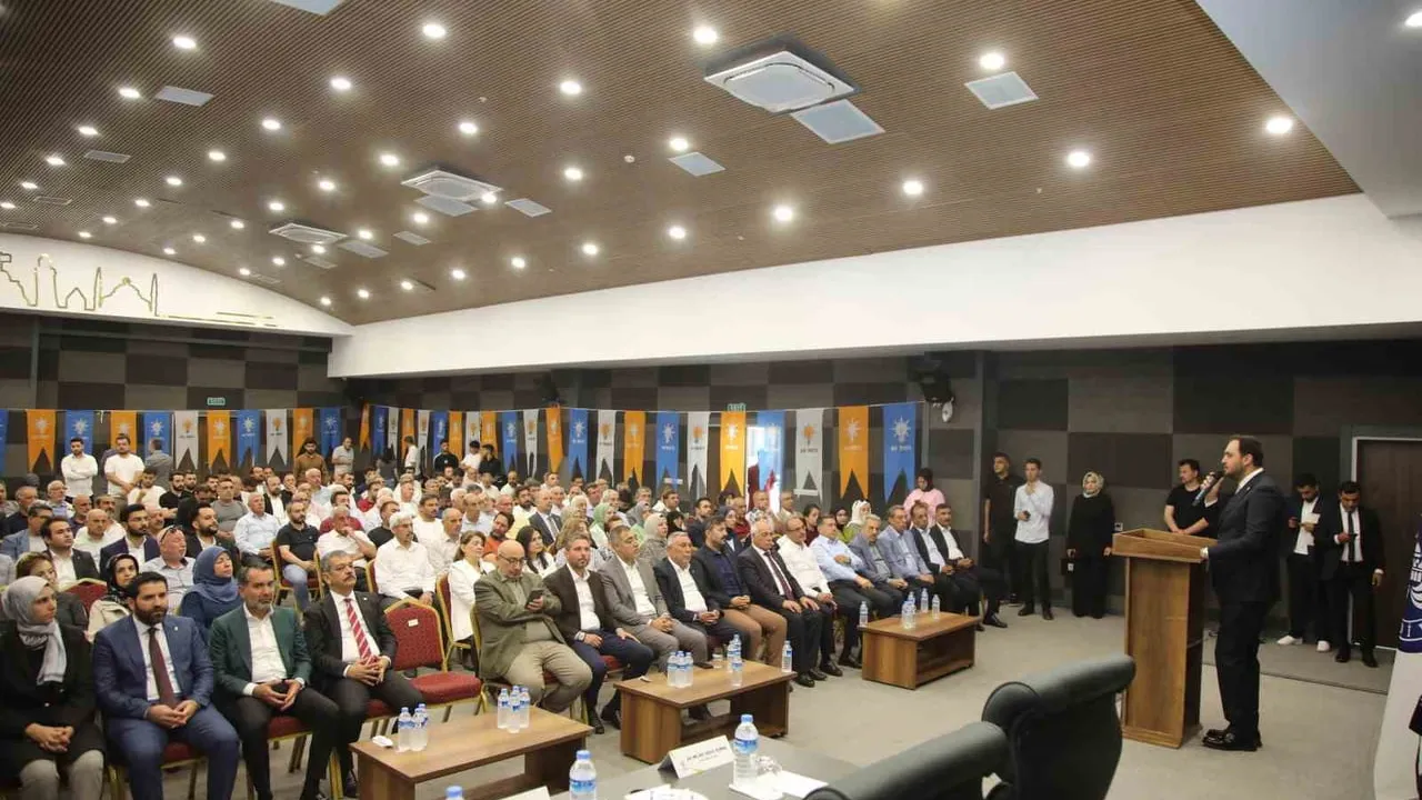 AK Parti Elazığ teşkilatı il danışma meclisi toplantısında bir araya geldi