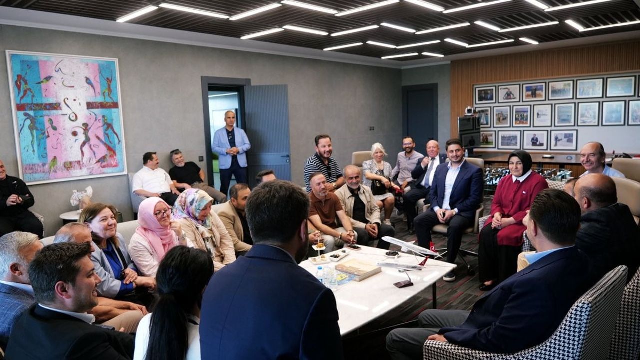 AK Parti il başkanı Gürhan Albayrak, kutsal topraklardan dönen Hatipoğlu’nu ziyaret etti