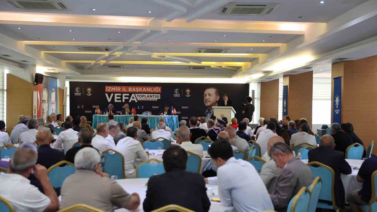 AK Parti İzmir'de 'Vefa' buluşması: Bilal Saygılı geçmiş dönem emekçilerini andı