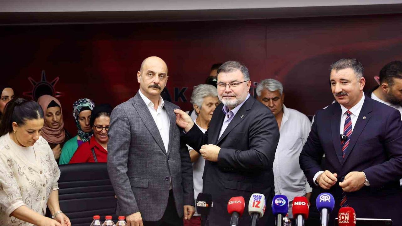 AK Parti İzmir'e 370 yeni katılım