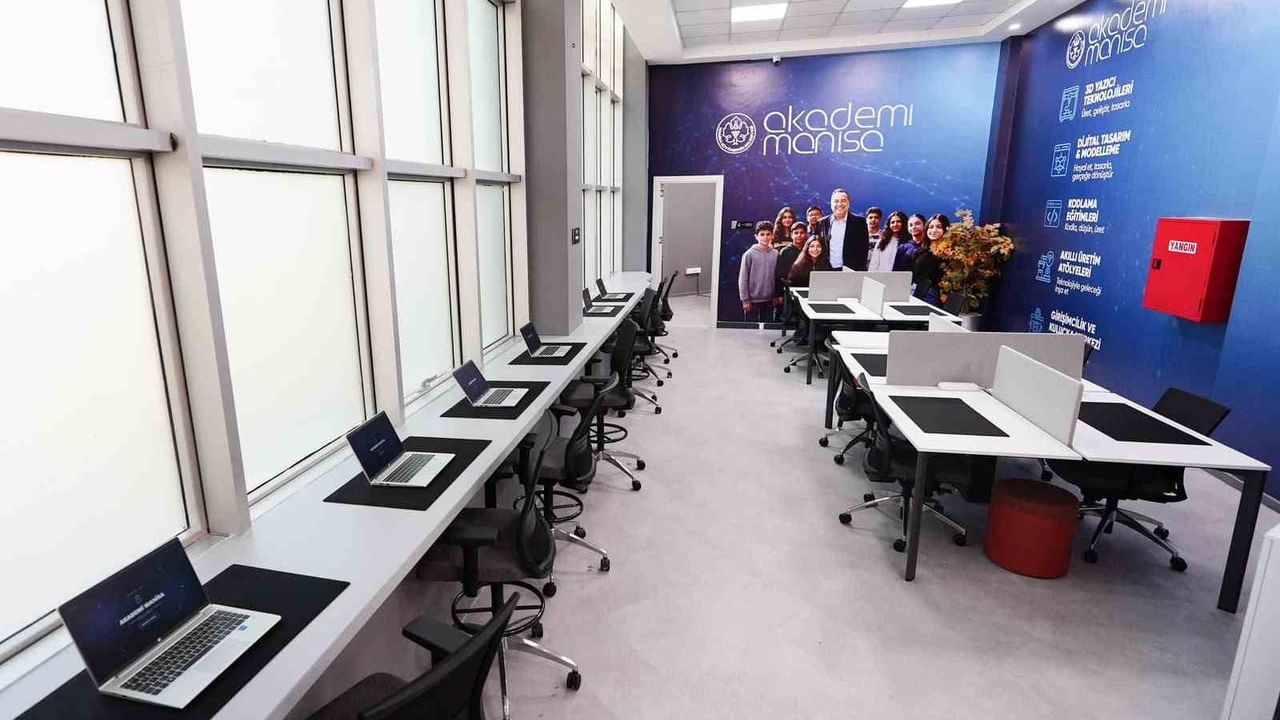 Akademi Manisa gençlere yönelik teknoloji ve girişimcilik merkezi olarak açıldı