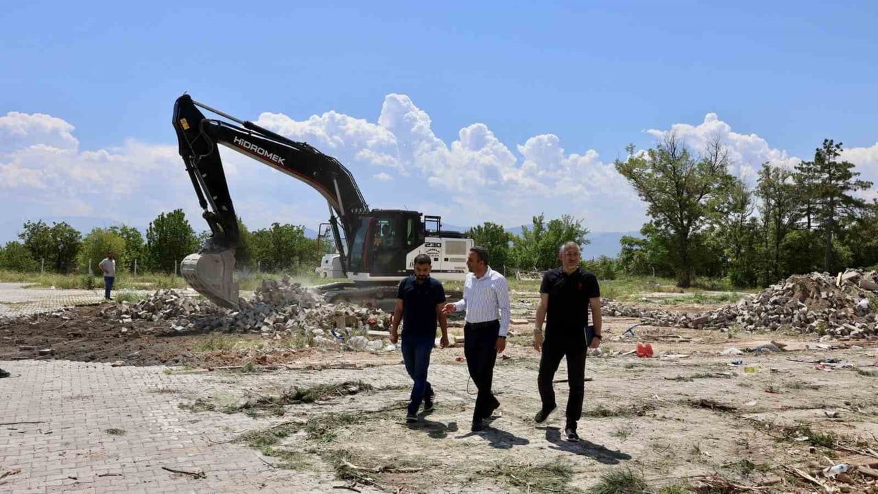 Akçadağ Belediyesi'nin Yeni Hizmet Binası İnşaatı Yerinde İncelendi