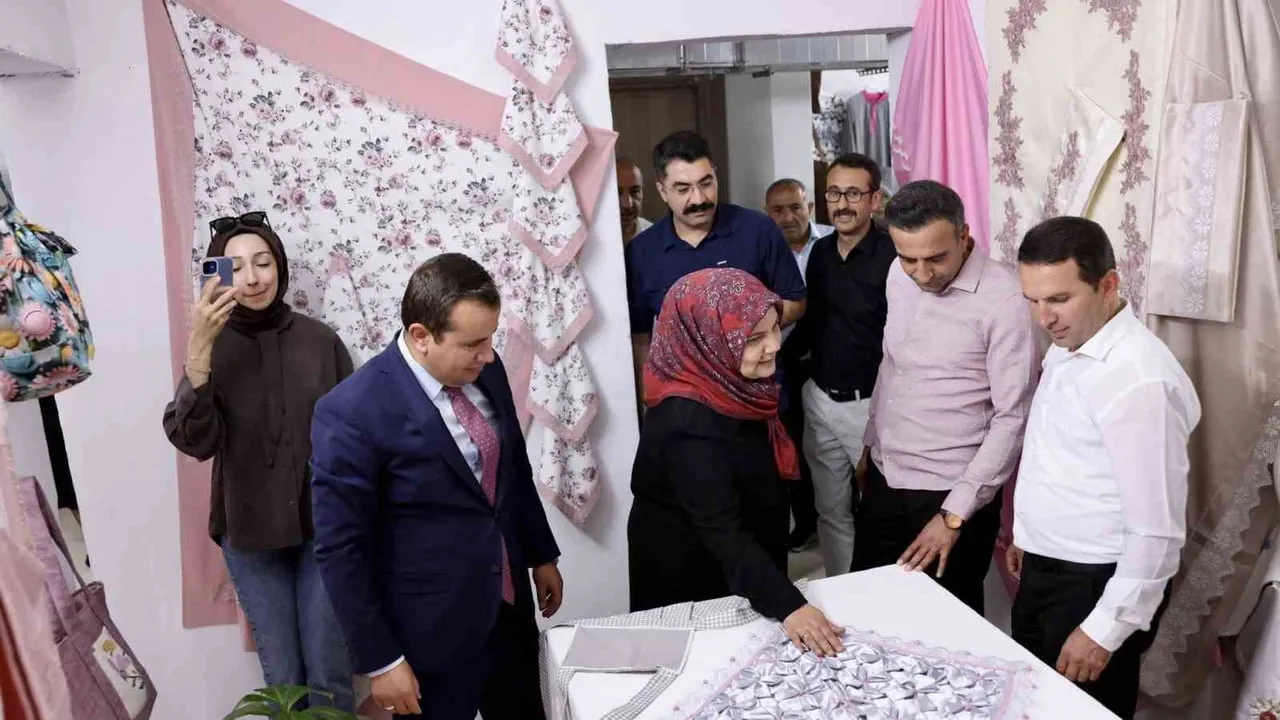 Akçadağ’da hayat boyu öğrenme sergisi açıldı