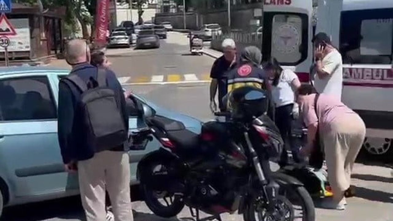 Akçakoca'da otomobil ile motosiklet çarpıştı: 1 kişi hafif yaralandı