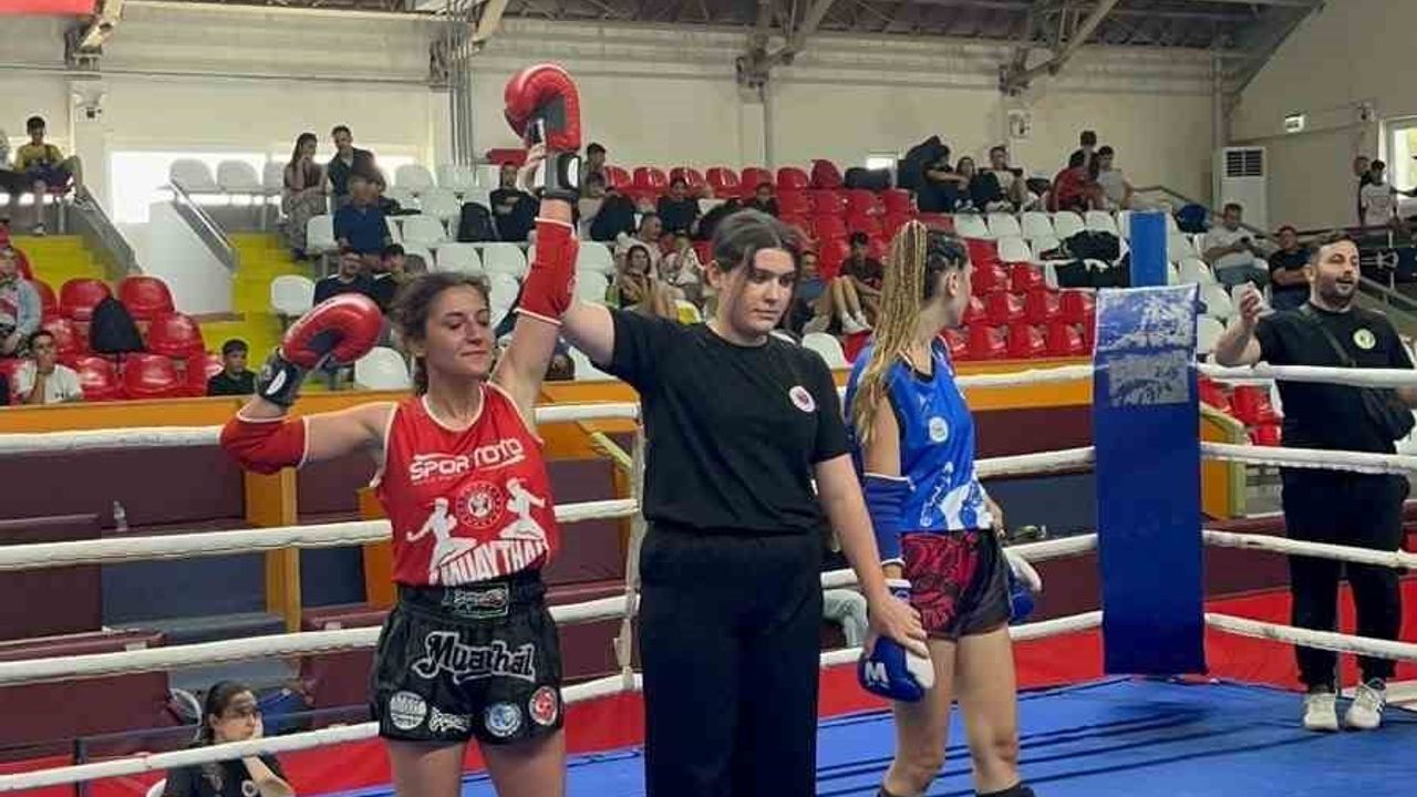 Akhisar’da 6 ilden 200 sporcu ringe çıktı, şampiyon Manisa oldu