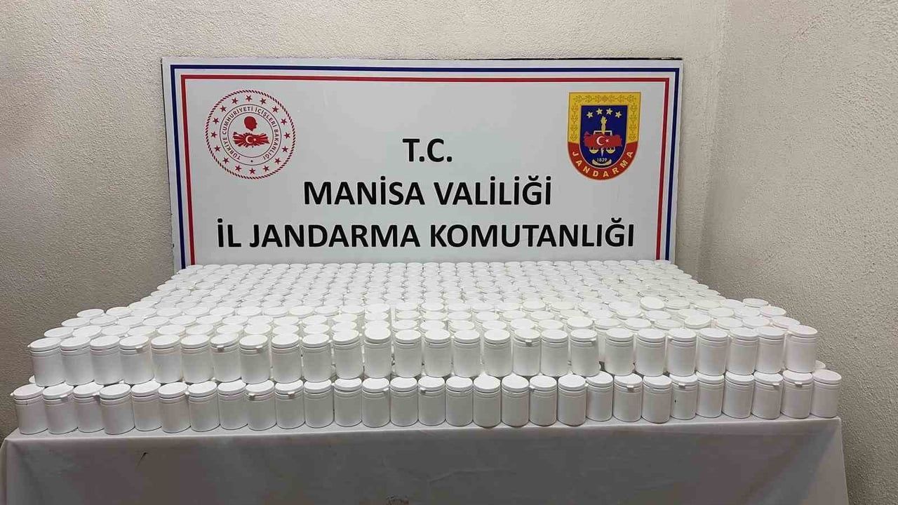 Akhisar'da jandarma operasyonunda 50 bin 512 sentetik ecza hapı ele geçirildi