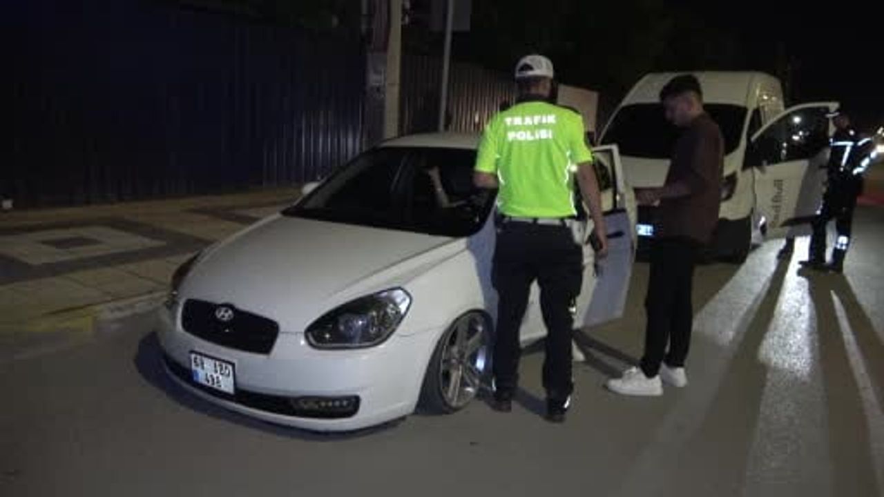 Aksaray’da abartı ışıklandırma nedeniyle 5 bin 600 lira ceza alan sürücü pişman olduğunu söyledi