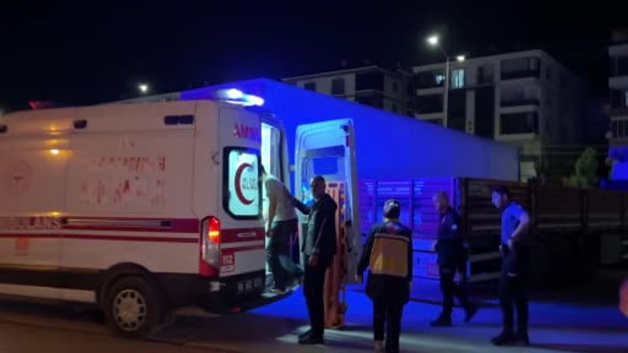 Aksaray'da balkondaki intihar girişimi sonrası ambulansta gazeteciye saldırı; 17 yaşındaki genç kısa süreli kaçtı