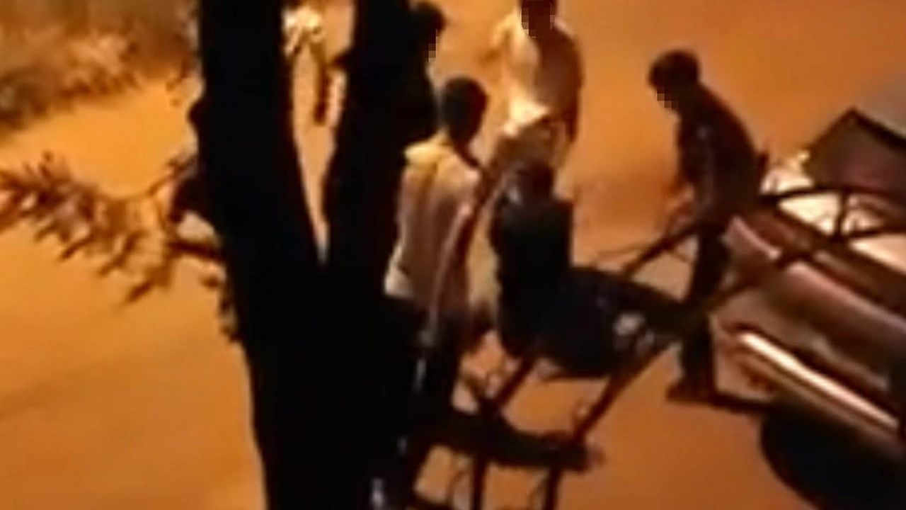 Aksaray'da parkta çıkan bıçaklı kavga: 1 yaralı