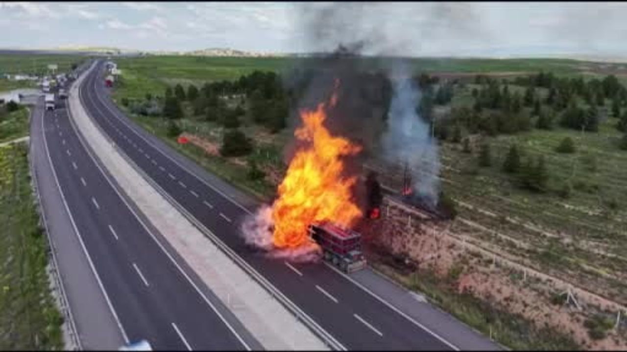 Aksaray–Nevşehir karayolunda tır dorsesinde yangın: CNG iddiası