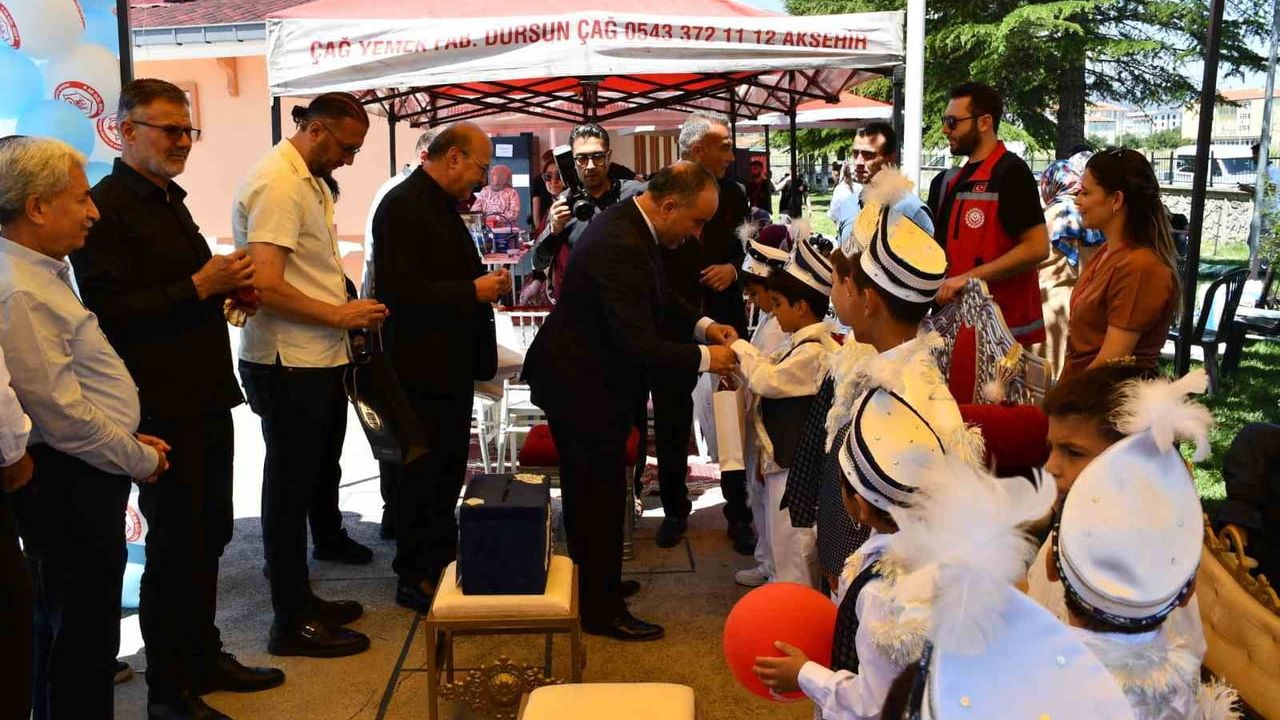 Akşehir'de sünnet şöleni ve el sanatları sergisi