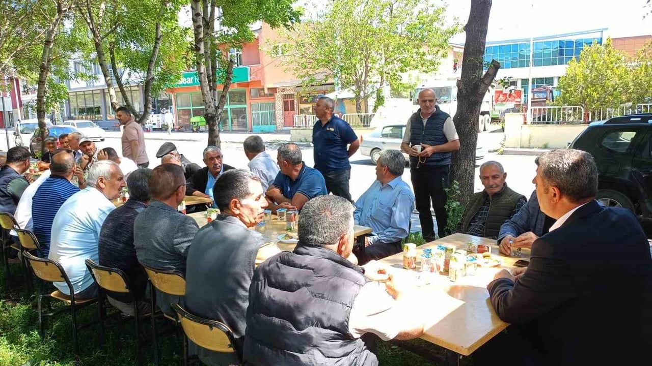 Akyaka’da halkla buluşma: Ergüder Toptaş soruları yanıtladı