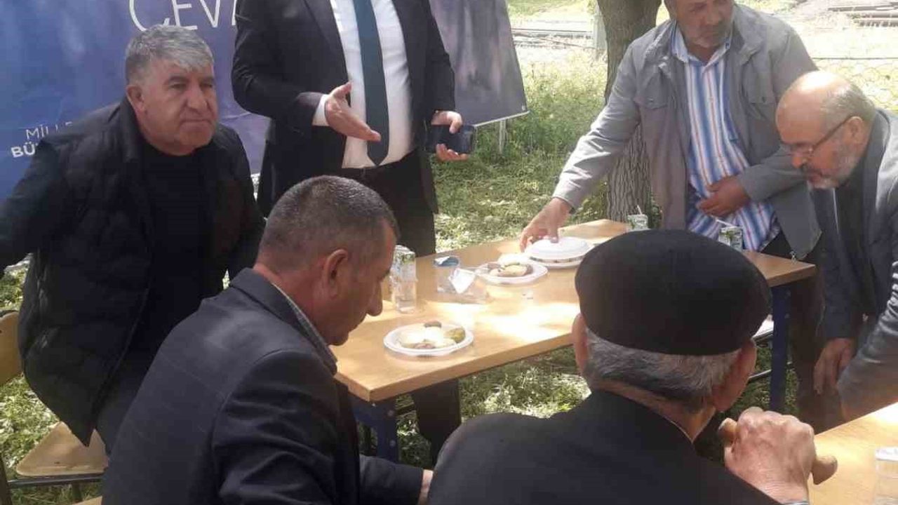 Akyaka'da 'Vatandaş Soruyor, Başkan Cevaplıyor' programı yoğun ilgi gördü