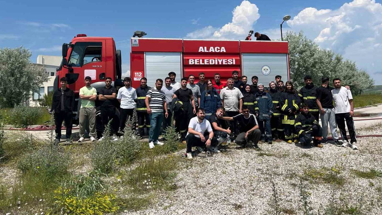 Alaca Belediyesi'nden Hitit Üniversitesi öğrencilerine uygulamalı yangın eğitimi