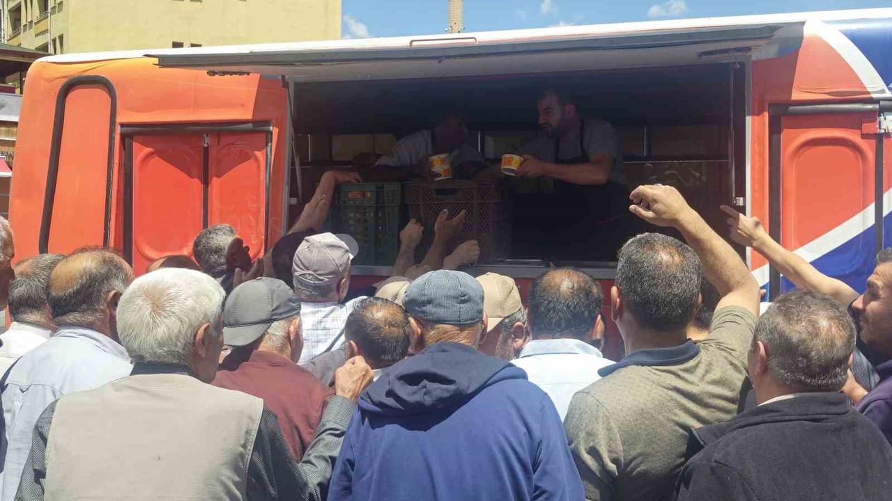 Alaca Belediyesi'nden vatandaşlara aşure ikramı