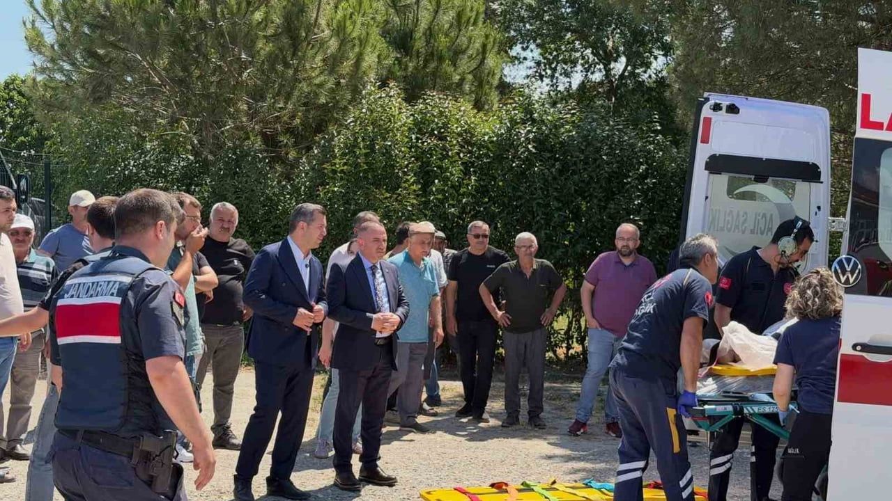 Alaçam'da traktör devrildi: yaralı sürücü ambulans helikopterle sevk edildi