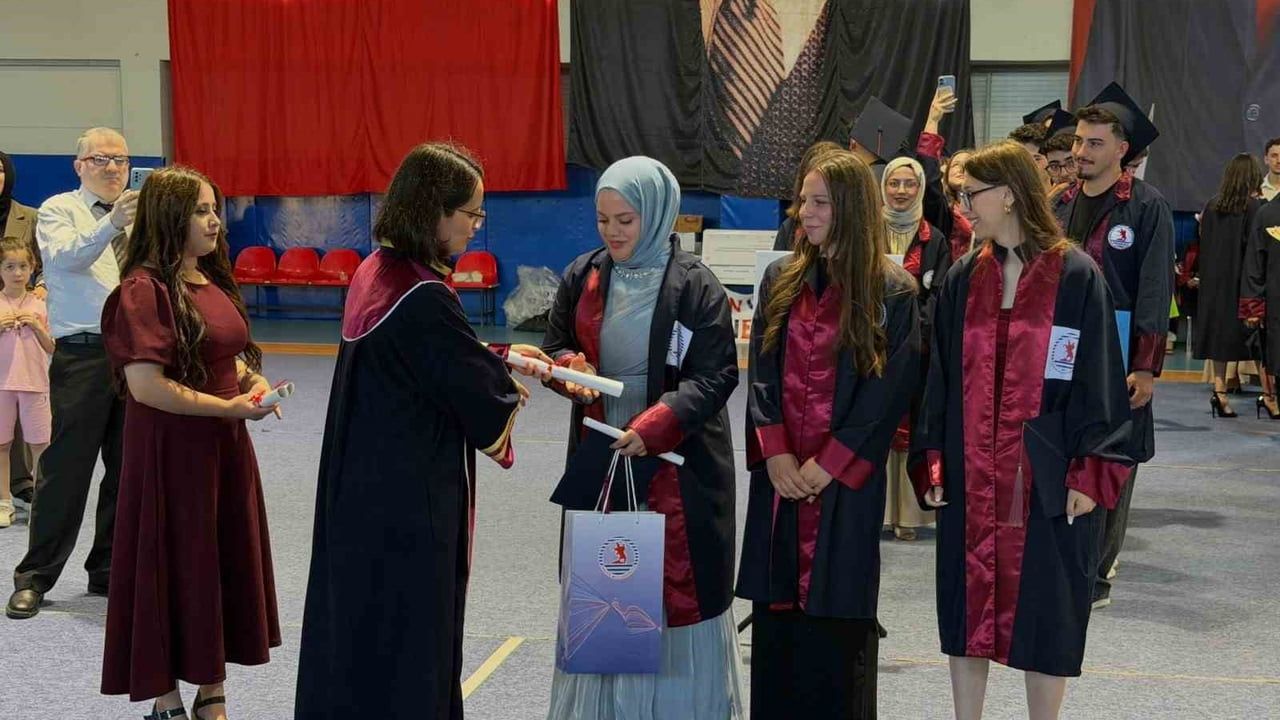 Alaçam MYO’da mezuniyet coşkusu