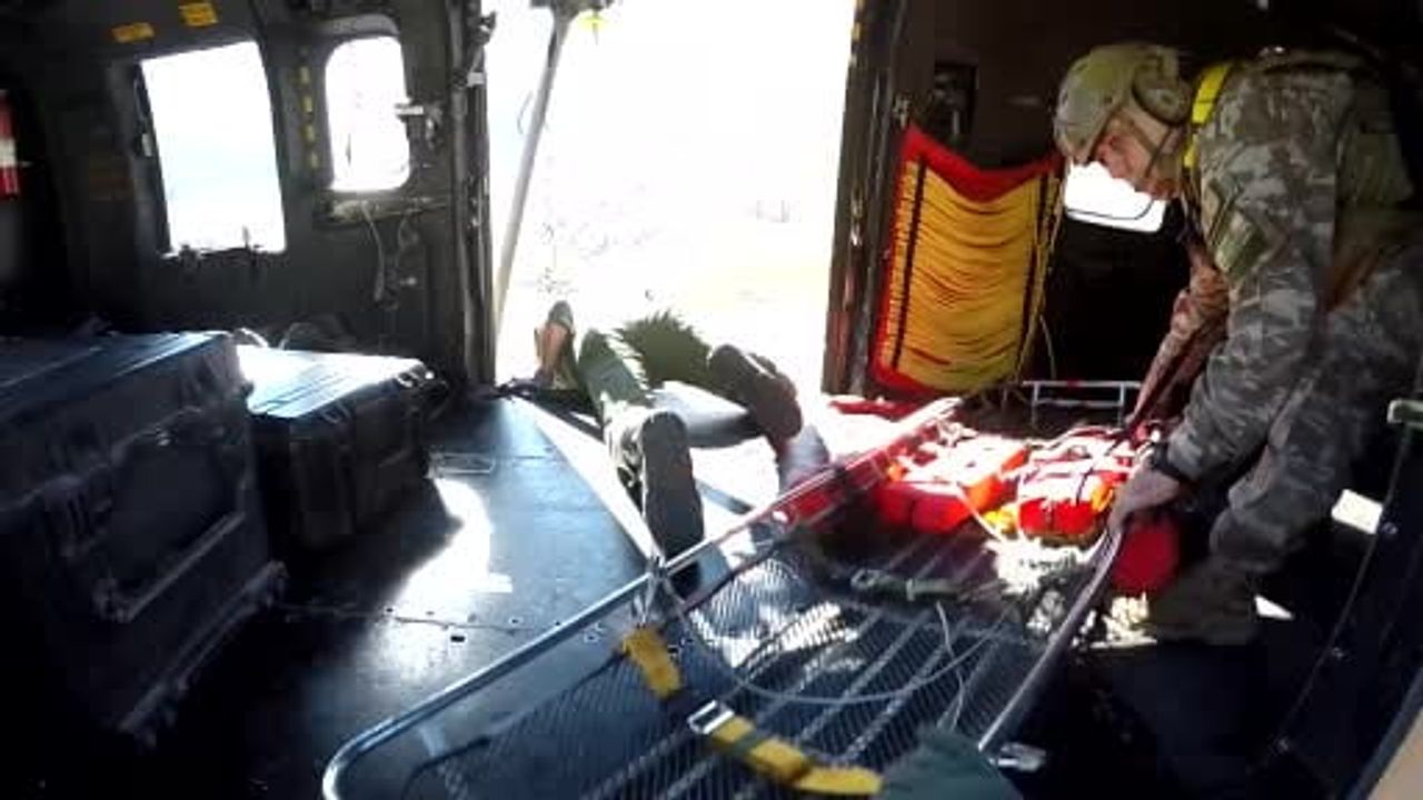 Aladağlar’da mahsur kalan dağcı askeri helikopterle kurtarıldı