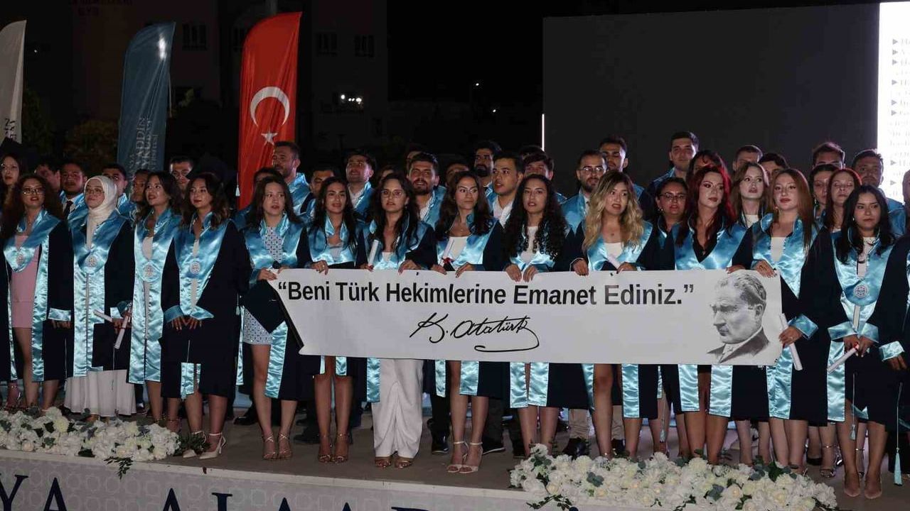 Alanya Alaaddin Keykubat Üniversitesi tıp fakültesi'nden 90 genç hekimin mezuniyeti