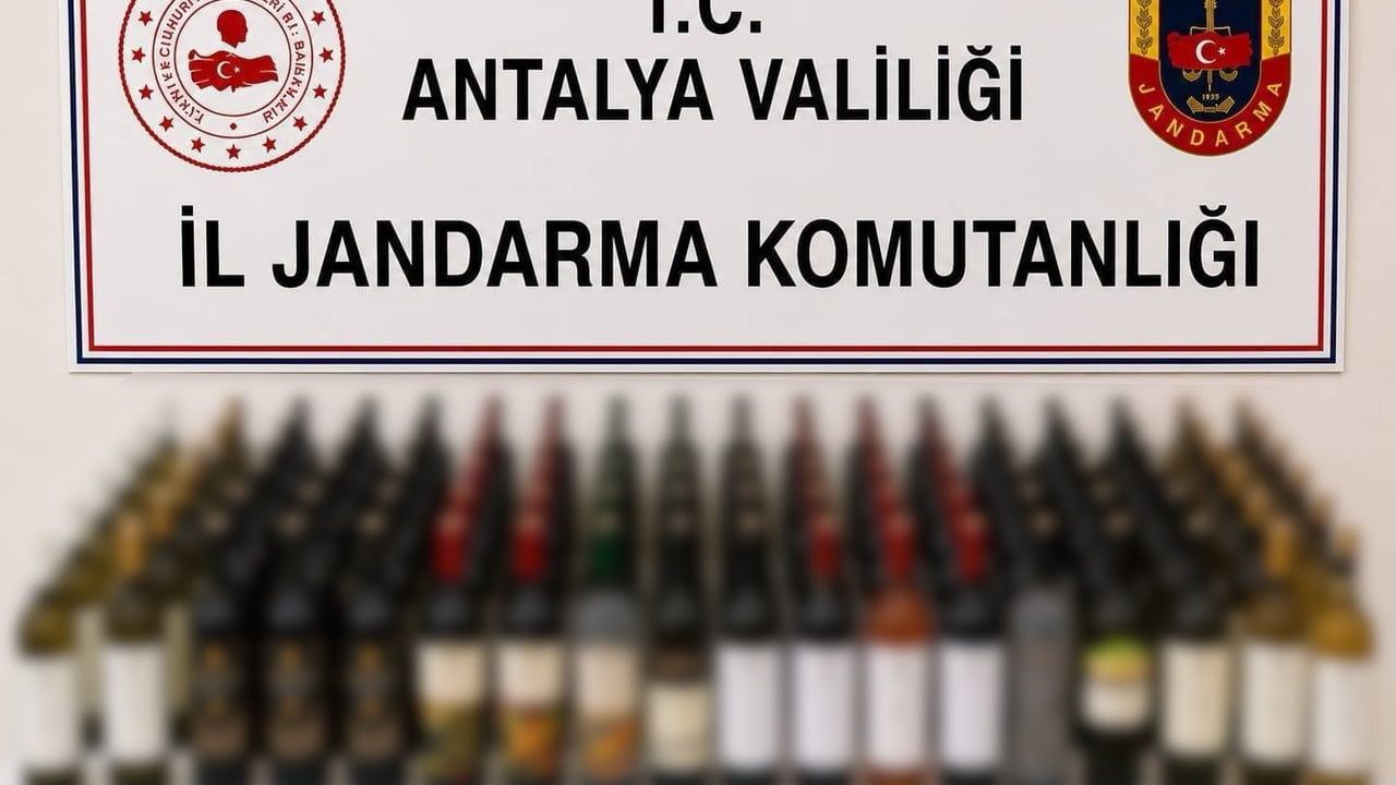 Alanya'da 108 litre kaçak alkol ele geçirildi