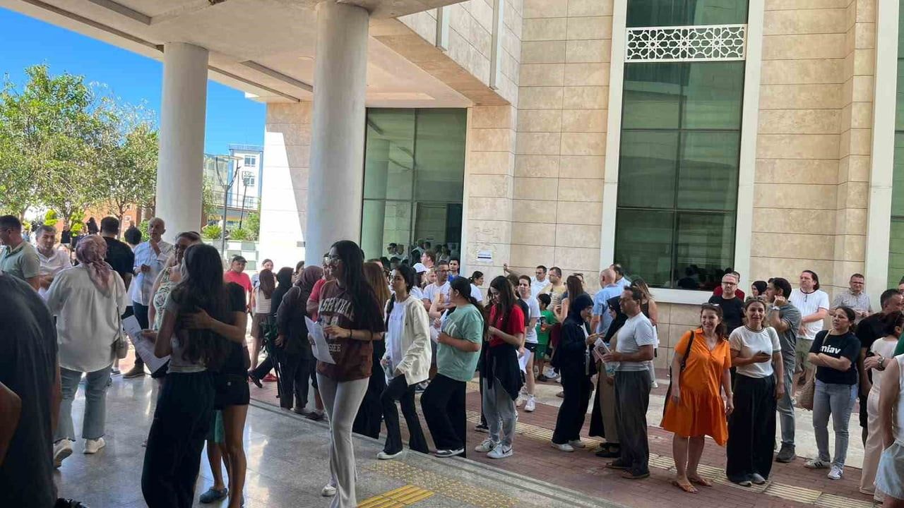 Alanya'da 5 bin 994 öğrenci AYT heyecanı yaşıyor