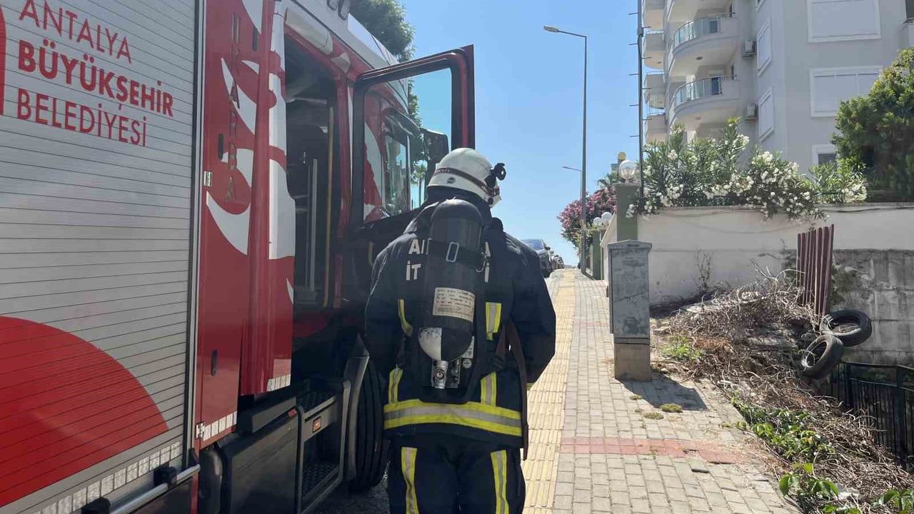 Alanya'da apartman dairesinde çıkan yangın korkuttu