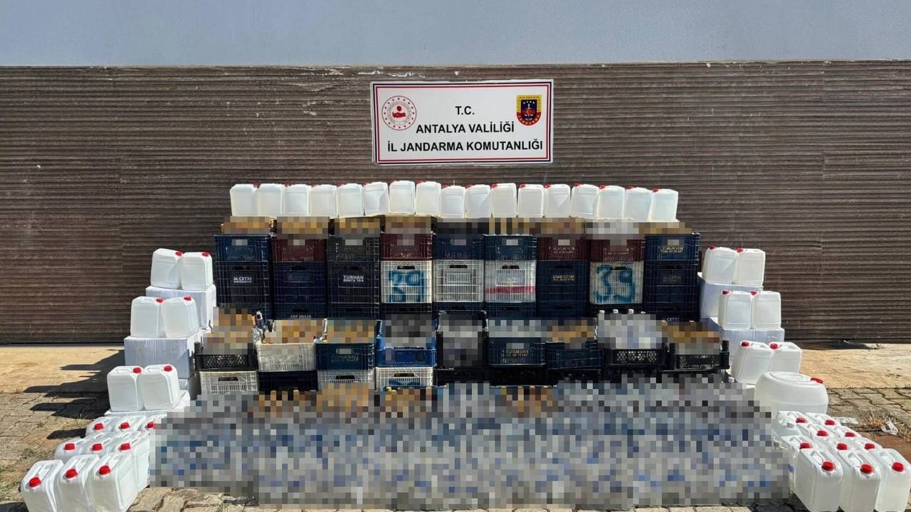Alanya'da kaçak alkol operasyonunda bin litre ele geçirildi