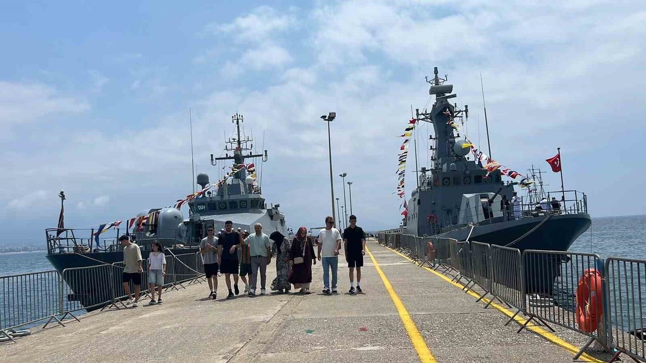 Alanya Limanı'nda TCG Tarsus ve TCG İmbat ziyaretlere açıldı