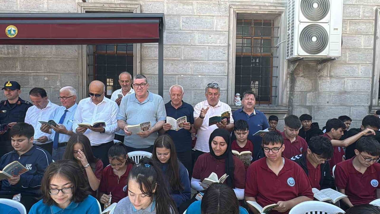 Alaplı’da açık havada kitap okuma etkinliği düzenlendi