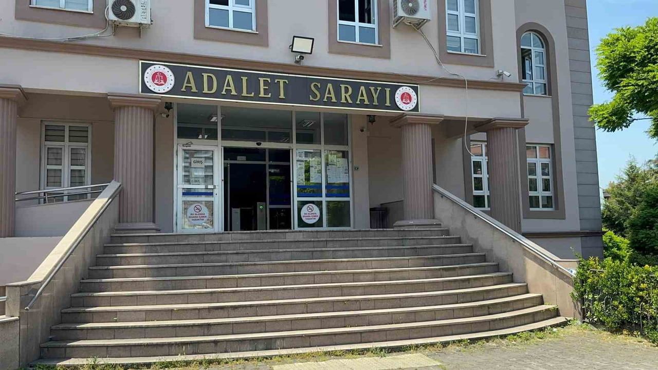 Alaplı'da evde kurulan iklimlendirme sistemiyle kenevir yetiştirildi