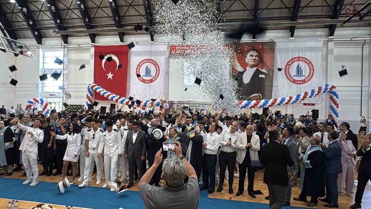 Alaplı Meslek Yüksekokulu'nda 2025-2026 Akademik Yılı Mezuniyet Töreni — 290 Öğrenci Kep Attı