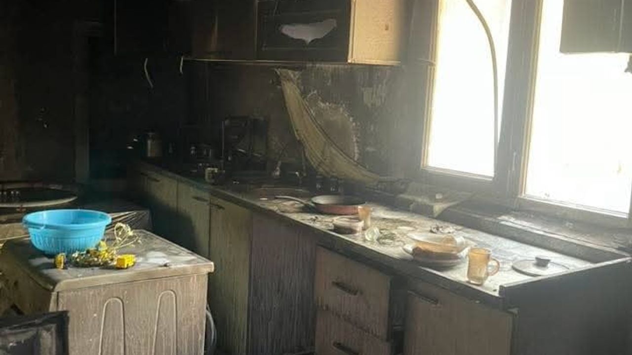 Alevlerin geride bıraktığı tablo: evi yanan baba yardım bekliyor