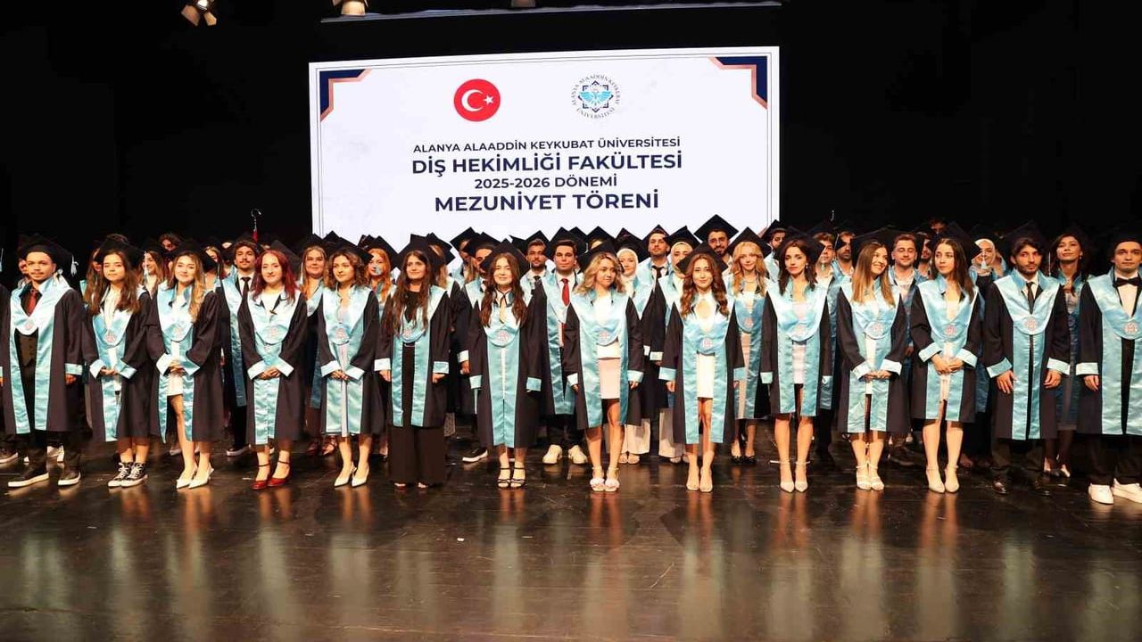 ALKÜ'de diş hekimliği fakültesinden 64 öğrenci mezun oldu