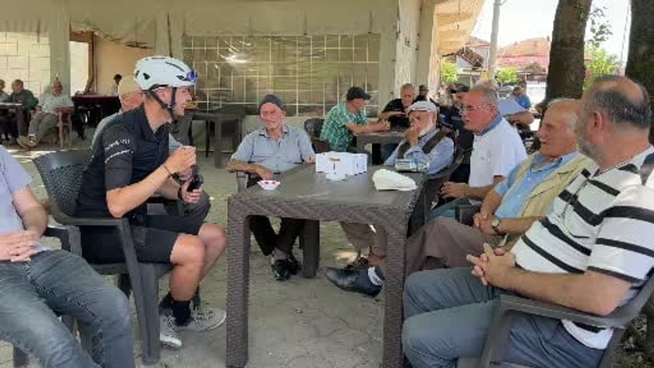 Almanya'da doktorların umudunu kestiği genç bisikletiyle kıtaları aşıyor