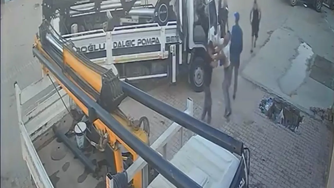 Altınekin sanayi sitesinde iş yeri kavgası güvenlik kamerasına yansıdı