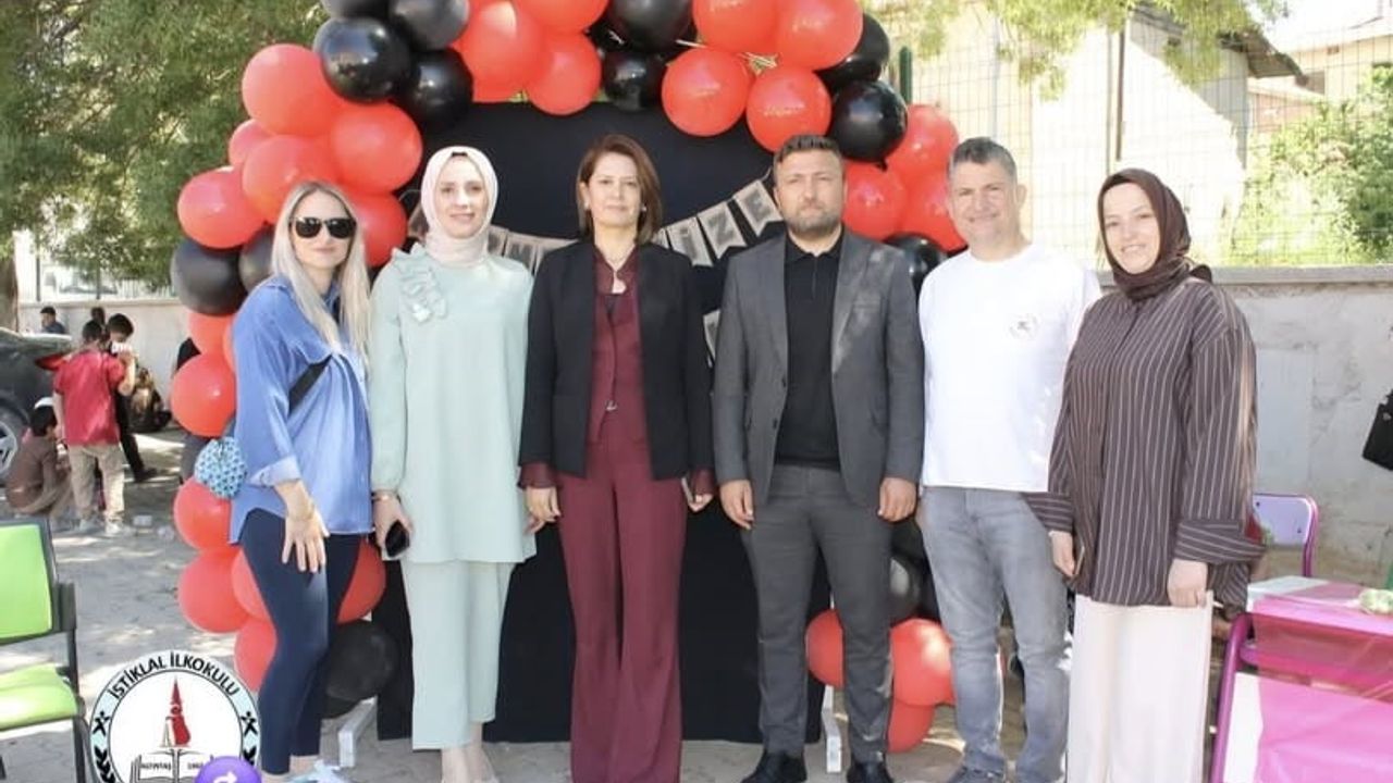 Altıntaş İstiklal İlkokulu'nda hayır çarşısı yoğun ilgi gördü