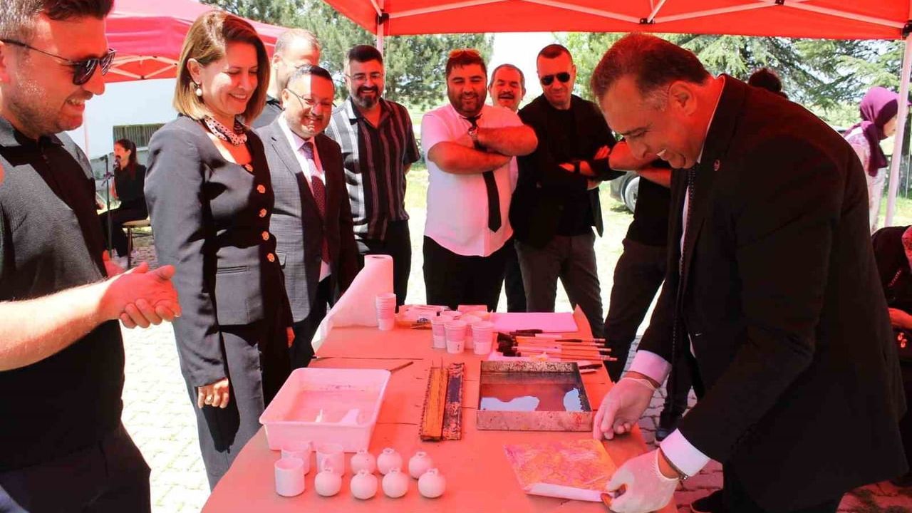 Altıntaş’ta Hayat Boyu Öğrenme Haftası etkinlikleri yoğun katılımla gerçekleştirildi