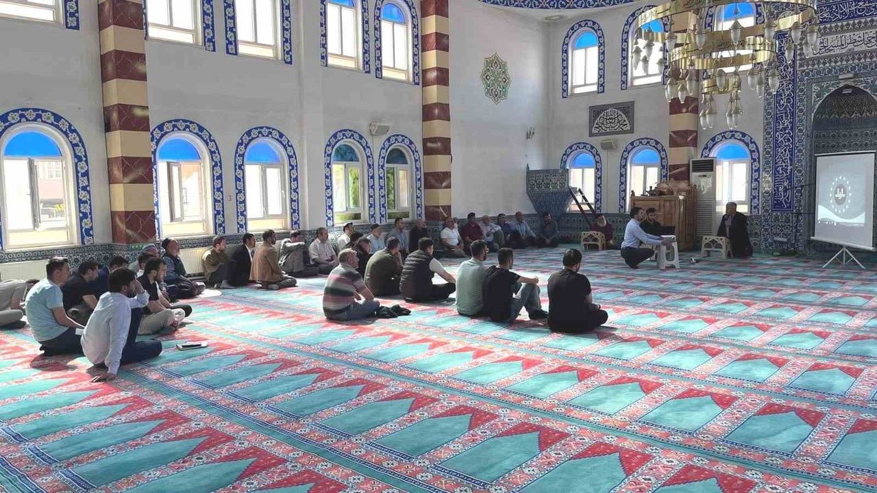 Altıntaş’ta Kur’an kursu personeline hizmet içi eğitim